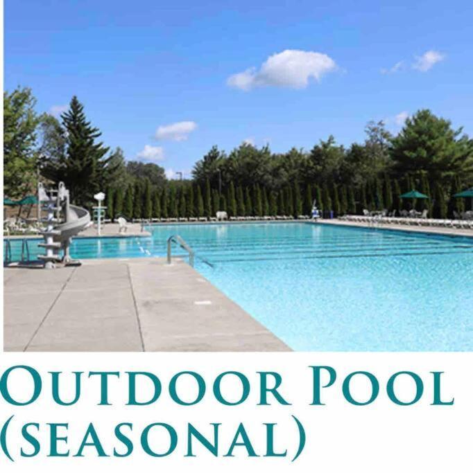 Luxury 4 Bedroom House In Pocono Mountains In Golf Course Near