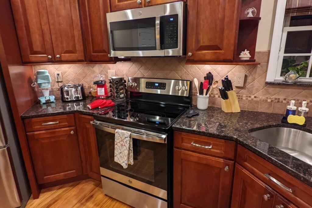 Luxury 4 Bedroom House In Pocono Mountains In Golf Course Near Сasa de vacaciones Tobyhanna