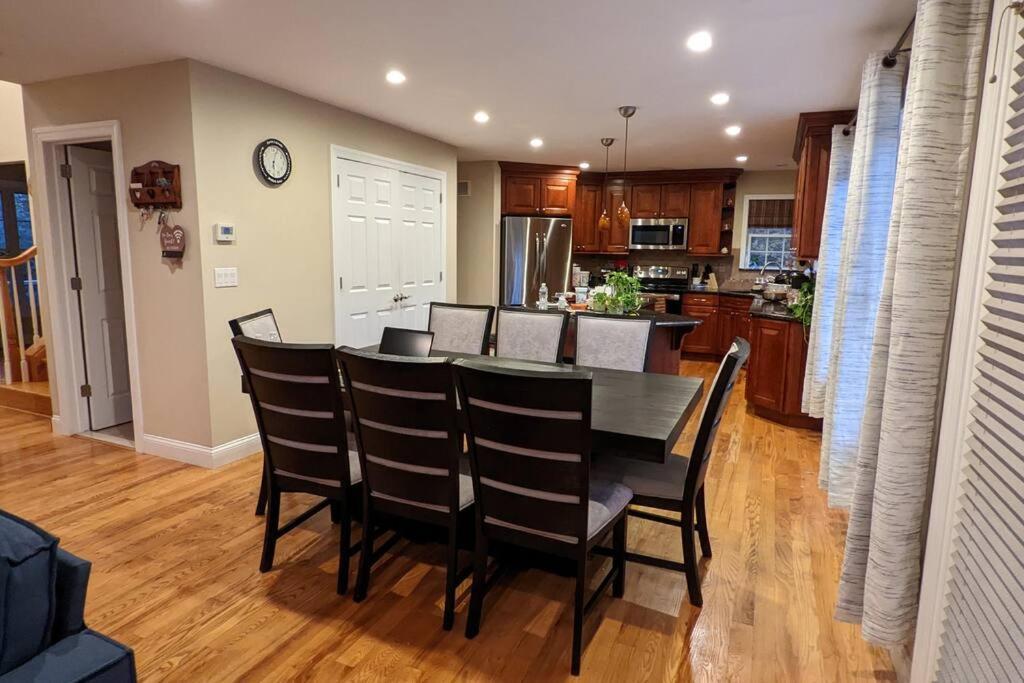 Luxury 4 Bedroom House In Pocono Mountains In Golf Course Near Сasa de vacaciones