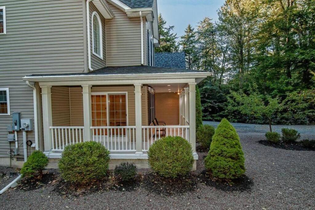 Luxury 4 Bedroom House In Pocono Mountains In Golf Course Near Сasa de vacaciones