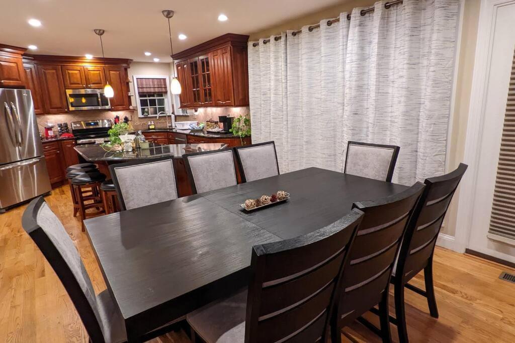 Luxury 4 Bedroom House In Pocono Mountains In Golf Course Near Сasa de vacaciones Tobyhanna