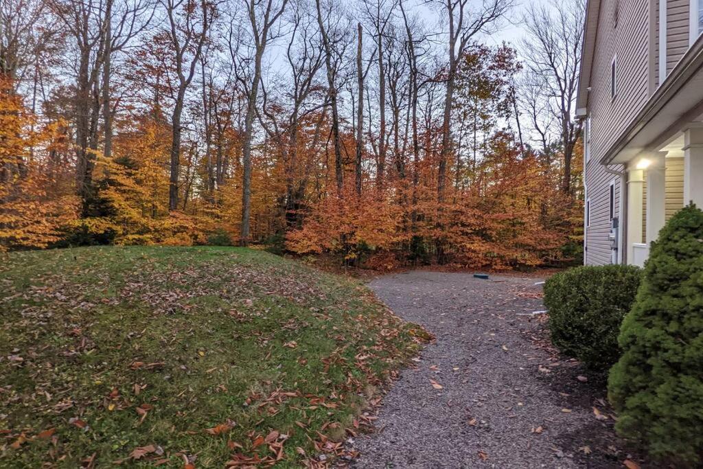 Luxury 4 Bedroom House In Pocono Mountains In Golf Course Near *