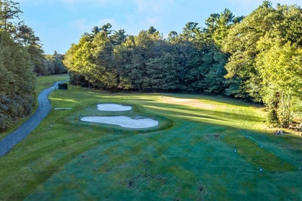 Luxury 4 Bedroom House In Pocono Mountains In Golf Course Near Сasa de vacaciones *