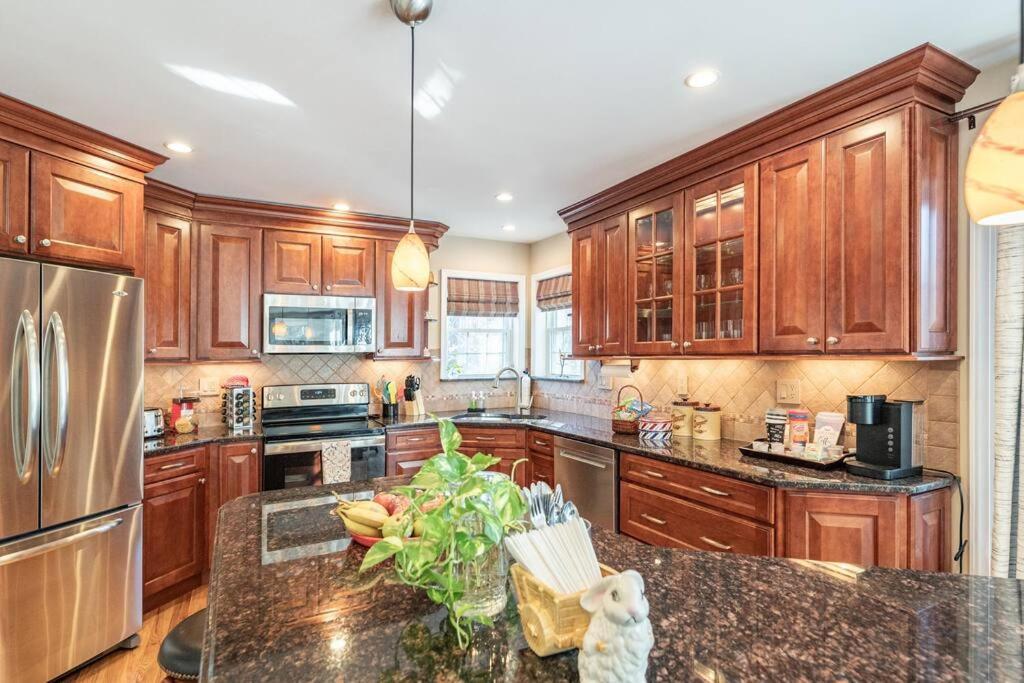 Luxury 4 Bedroom House In Pocono Mountains In Golf Course Near Сasa de vacaciones *