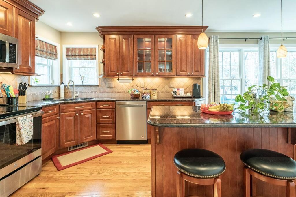 Luxury 4 Bedroom House In Pocono Mountains In Golf Course Near Tobyhanna